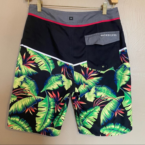 Quiksilver board shorts - Picture 5 of 9